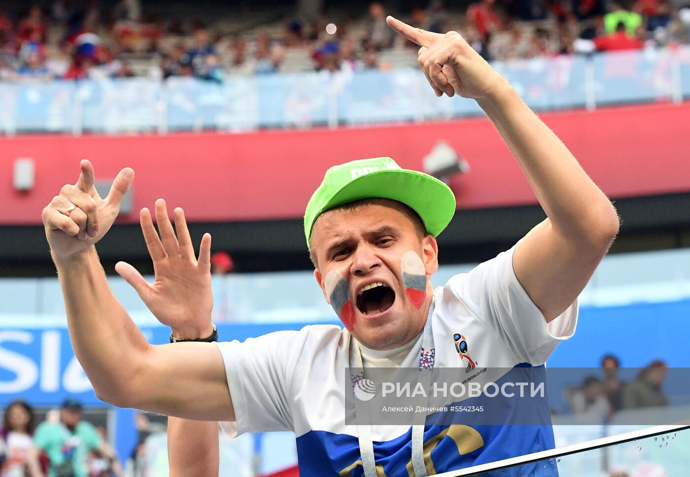 Болельщики перед матчем ЧМ-2018 по футболу между сборными России и Египта