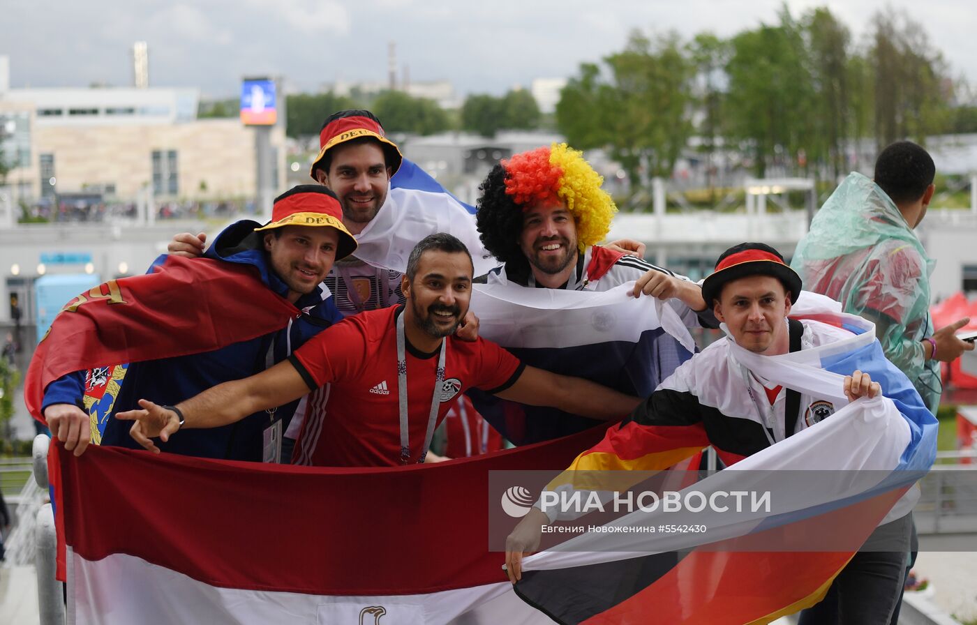 Болельщики перед матчем ЧМ-2018 по футболу между сборными России и Египта