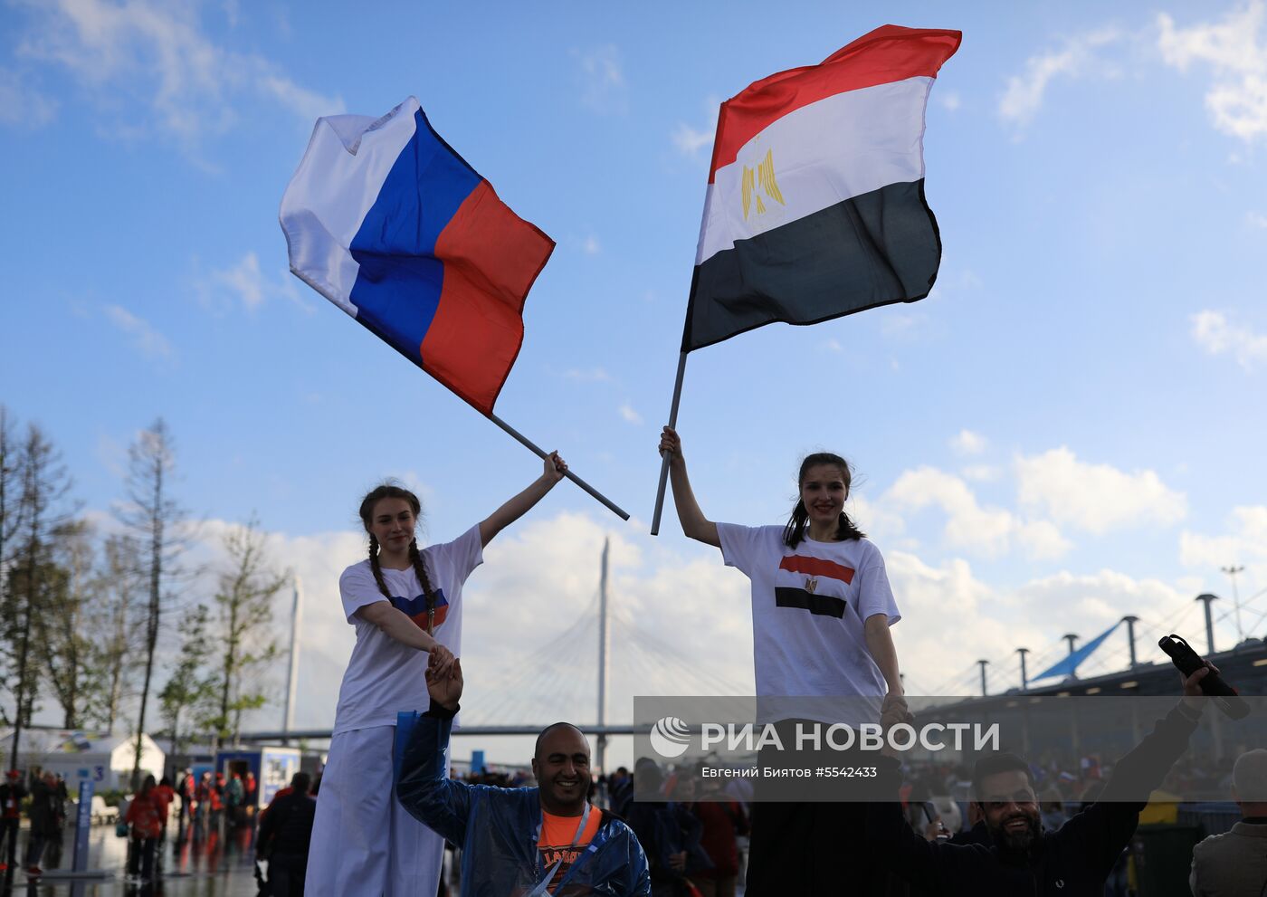 Болельщики перед матчем ЧМ-2018 по футболу между сборными России и Египта