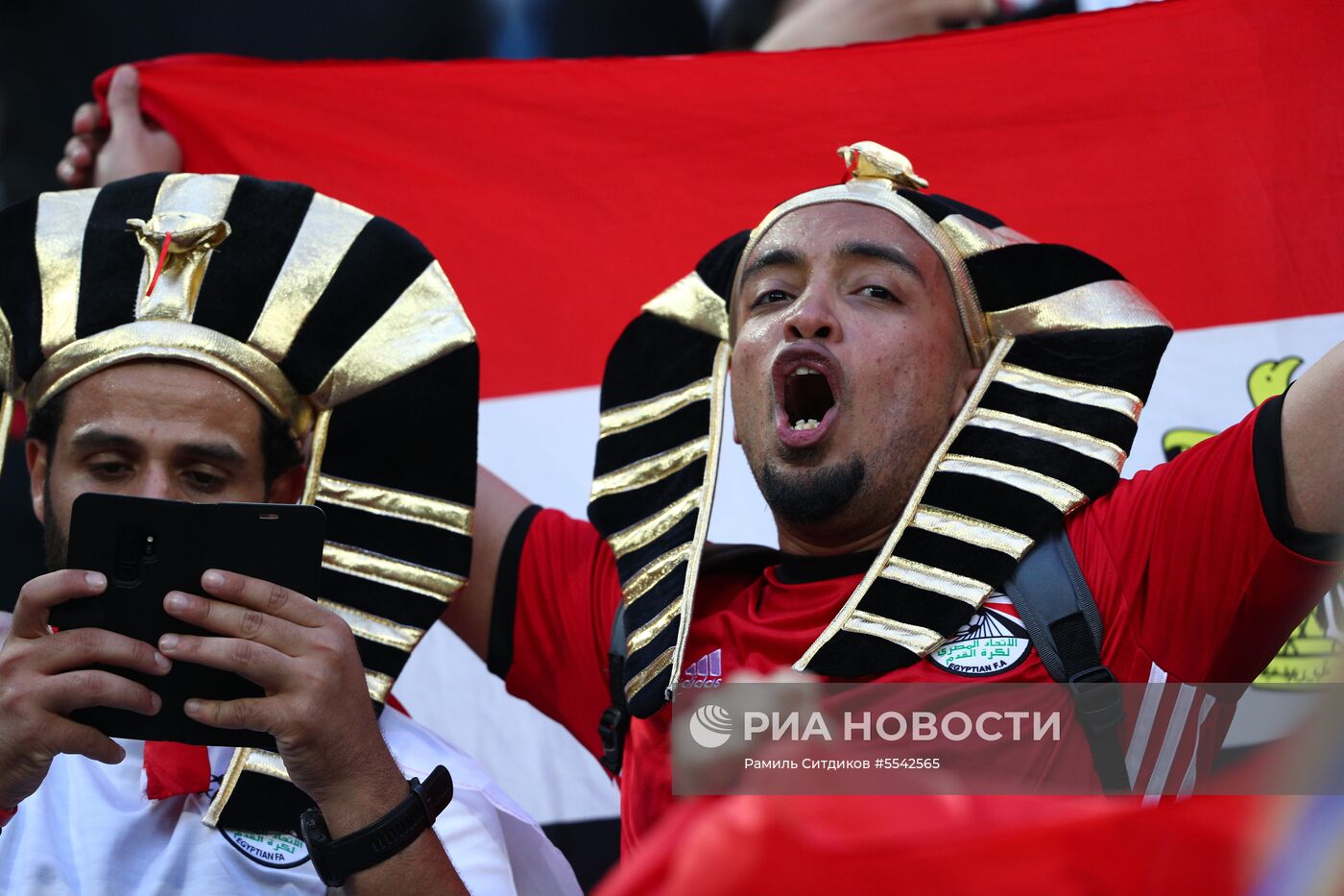 Болельщики перед матчем ЧМ-2018 по футболу между сборными России и Египта