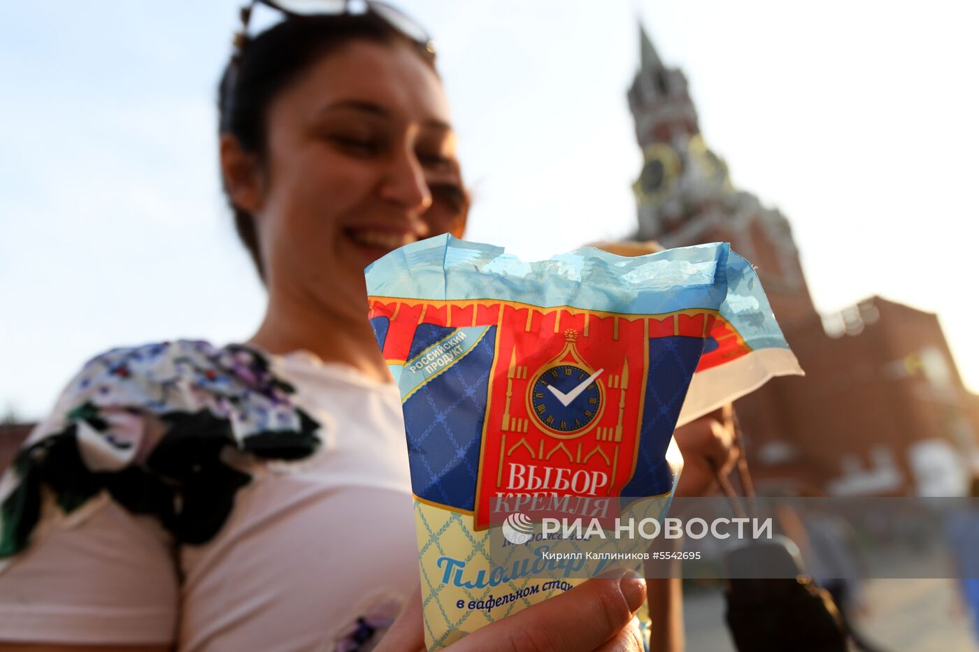 Продажа мороженого "Выбор Кремля" на Красной площади 
