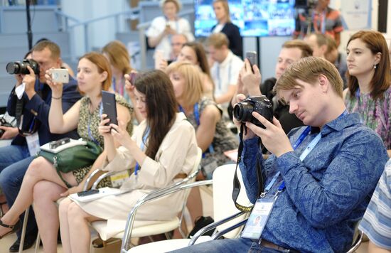 Брифинг официального представителя МИД России М. Захаровой в Самаре
