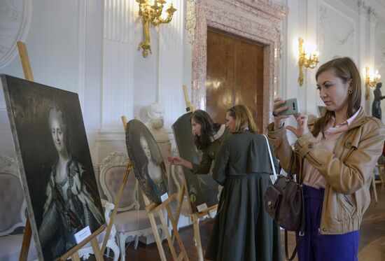 Передача музею-заповеднику "Гатчина" картин, похищенных в годы Великой Отечественной войны