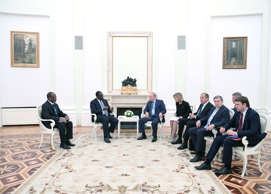 Президент РФ В. Путин встретился с президентом Сенегала М. Салла 