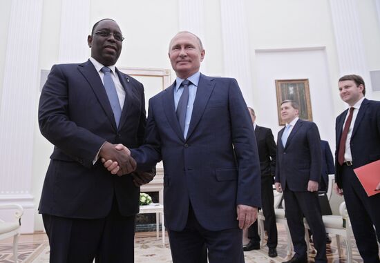 Президент РФ В. Путин встретился с президентом Сенегала М. Салла 