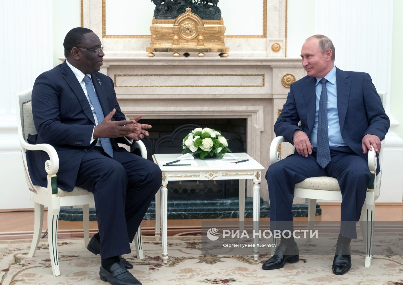 Президент РФ В. Путин встретился с президентом Сенегала М. Салла 