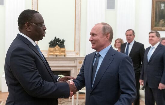 Президент РФ В. Путин встретился с президентом Сенегала М. Салла 