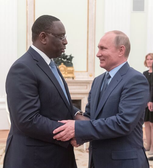 Президент РФ В. Путин встретился с президентом Сенегала М. Салла 