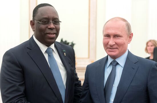 Президент РФ В. Путин встретился с президентом Сенегала М. Салла 