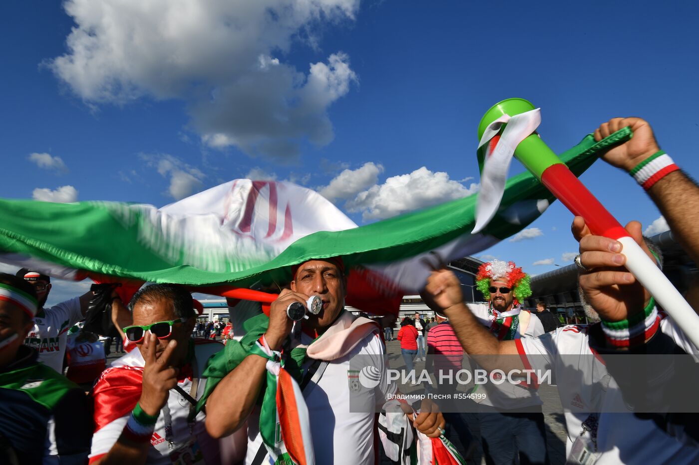 Болельщики перед матчем ЧМ-2018 по футболу между сборными Ирана и Испании