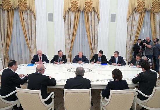 Президент РФ В. Путин встретился с генеральным секретарем ООН А. Гутеррешем