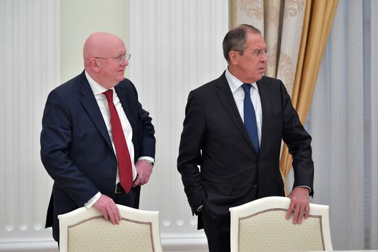 Президент РФ В. Путин встретился с генеральным секретарем ООН А. Гутеррешем