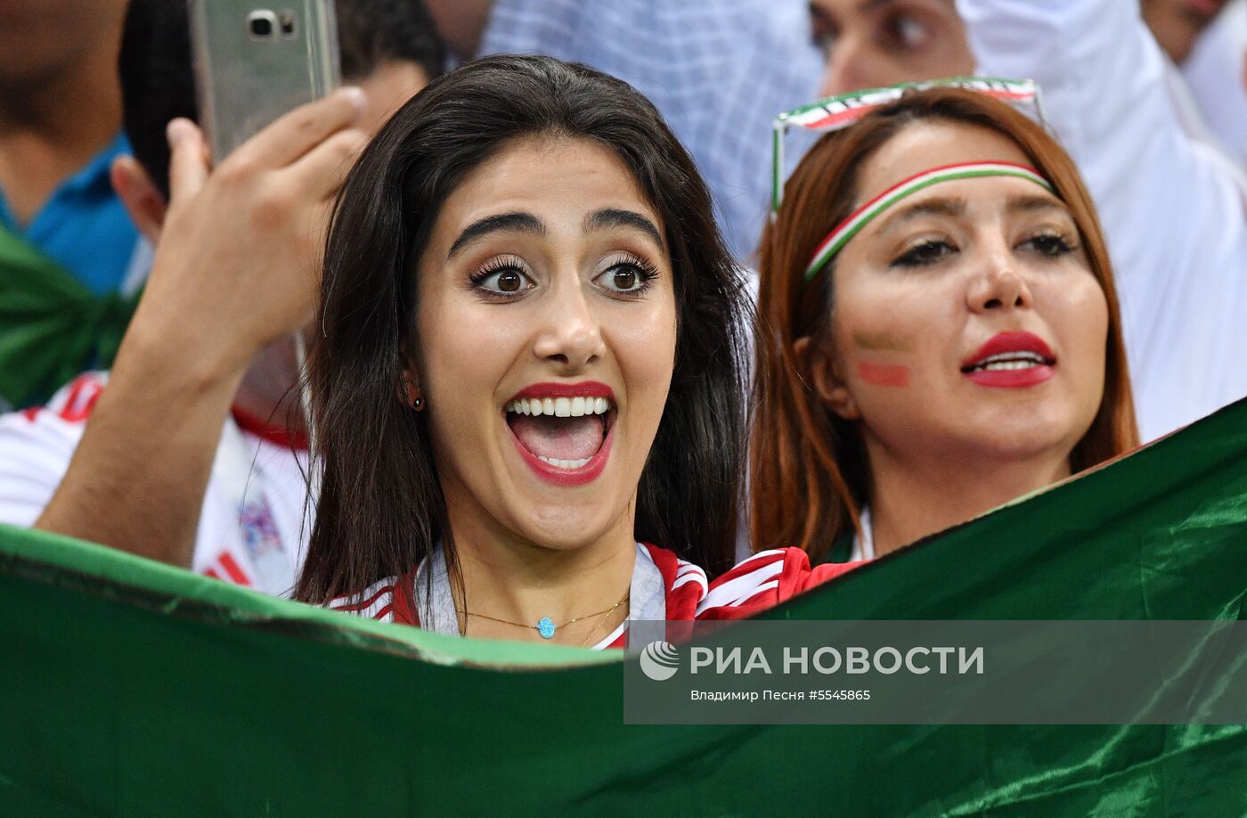 Болельщики перед матчем ЧМ-2018 по футболу между сборными Ирана и Испании