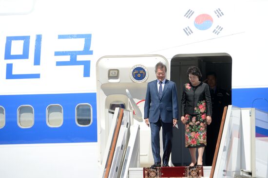Прилет президента Южной Кореи Мун Чжэ Ина в Москву