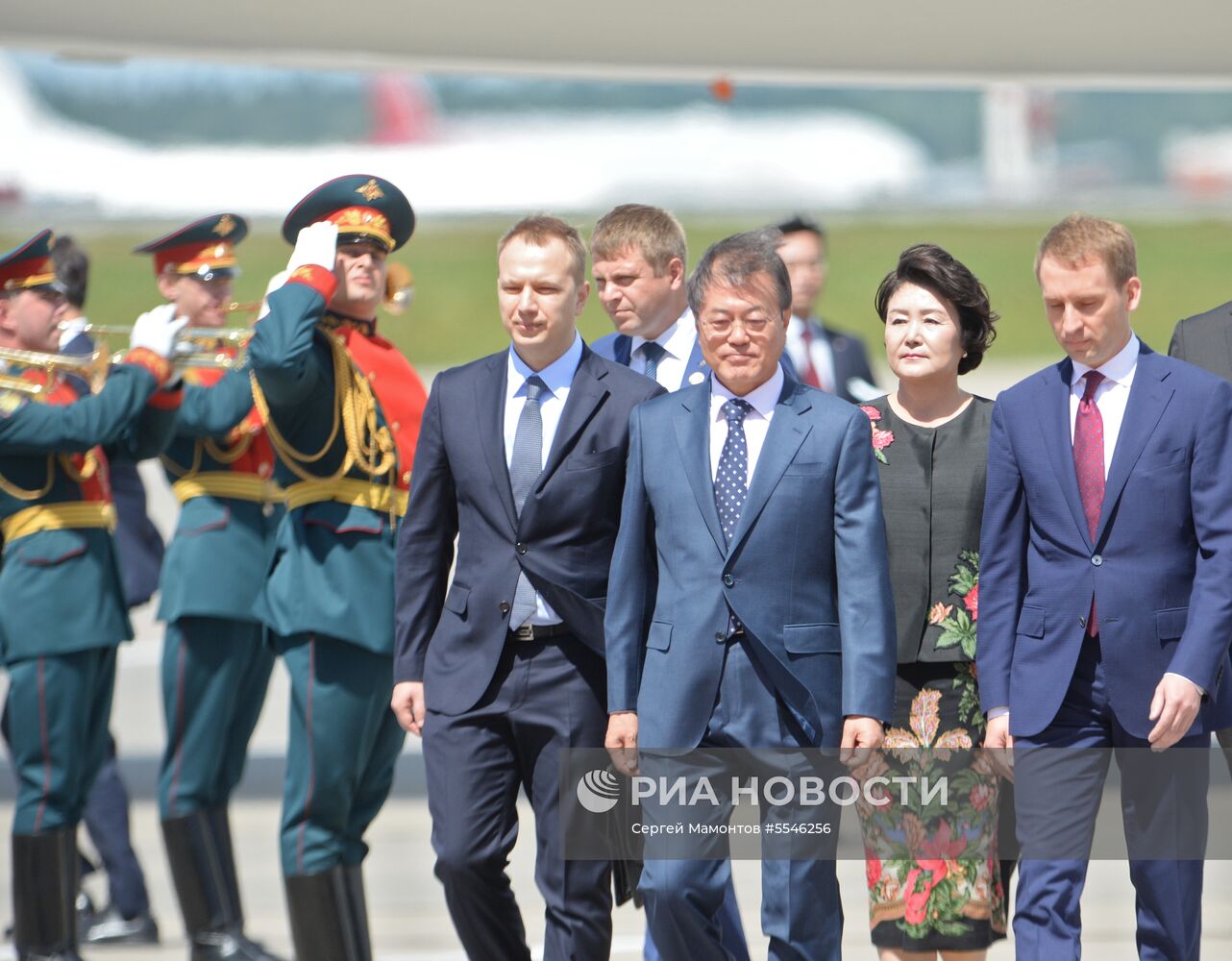 Прилет президента Южной Кореи Мун Чжэ Ина в Москву