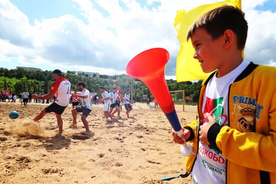 Товарищеский матч по пляжному футболу между болельщиками Аргентины и Хорватии