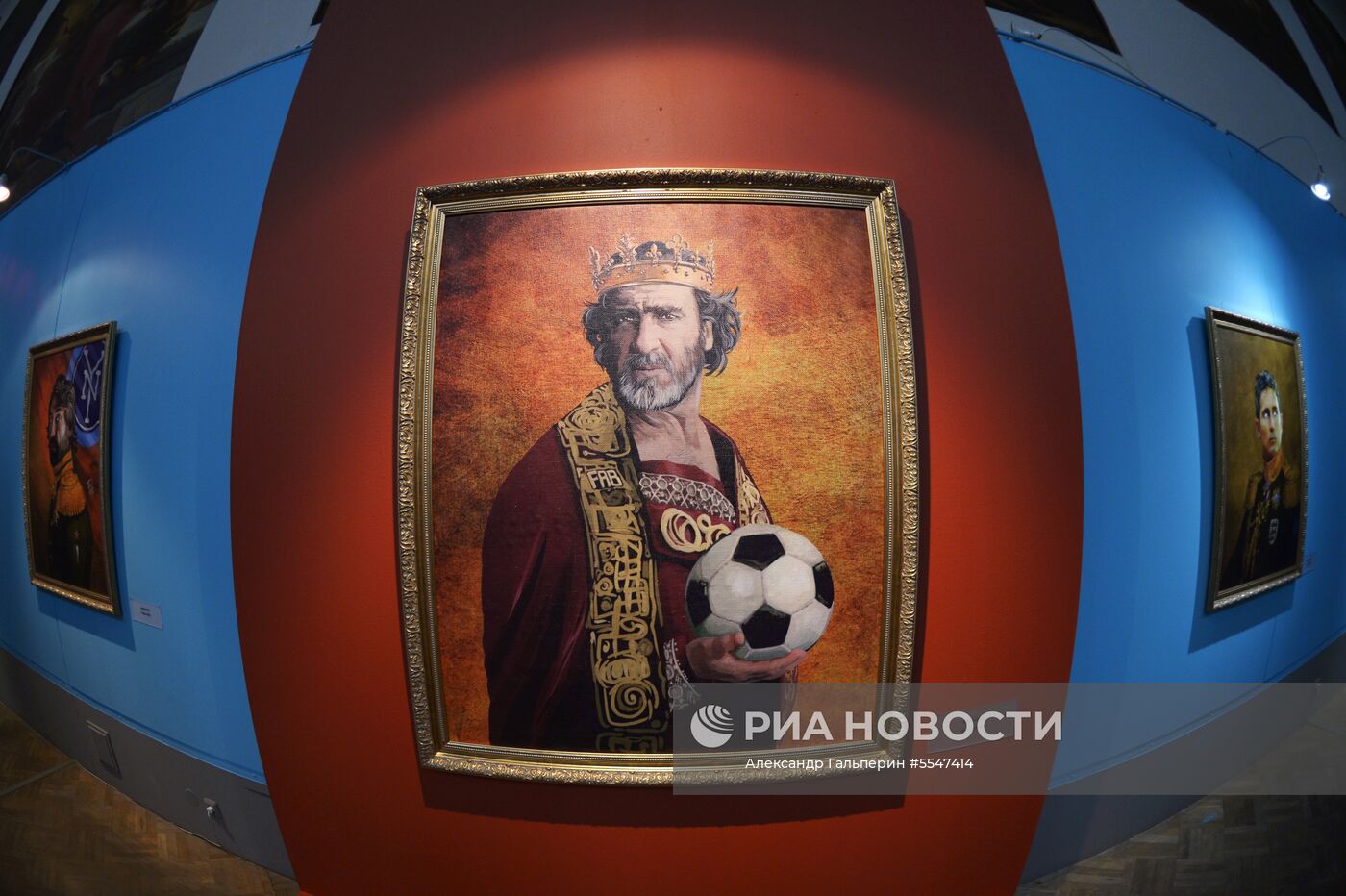 В музее Академии художеств открылась выставка "Подобно богам", приуроченная к ЧМ-2018 по футболу