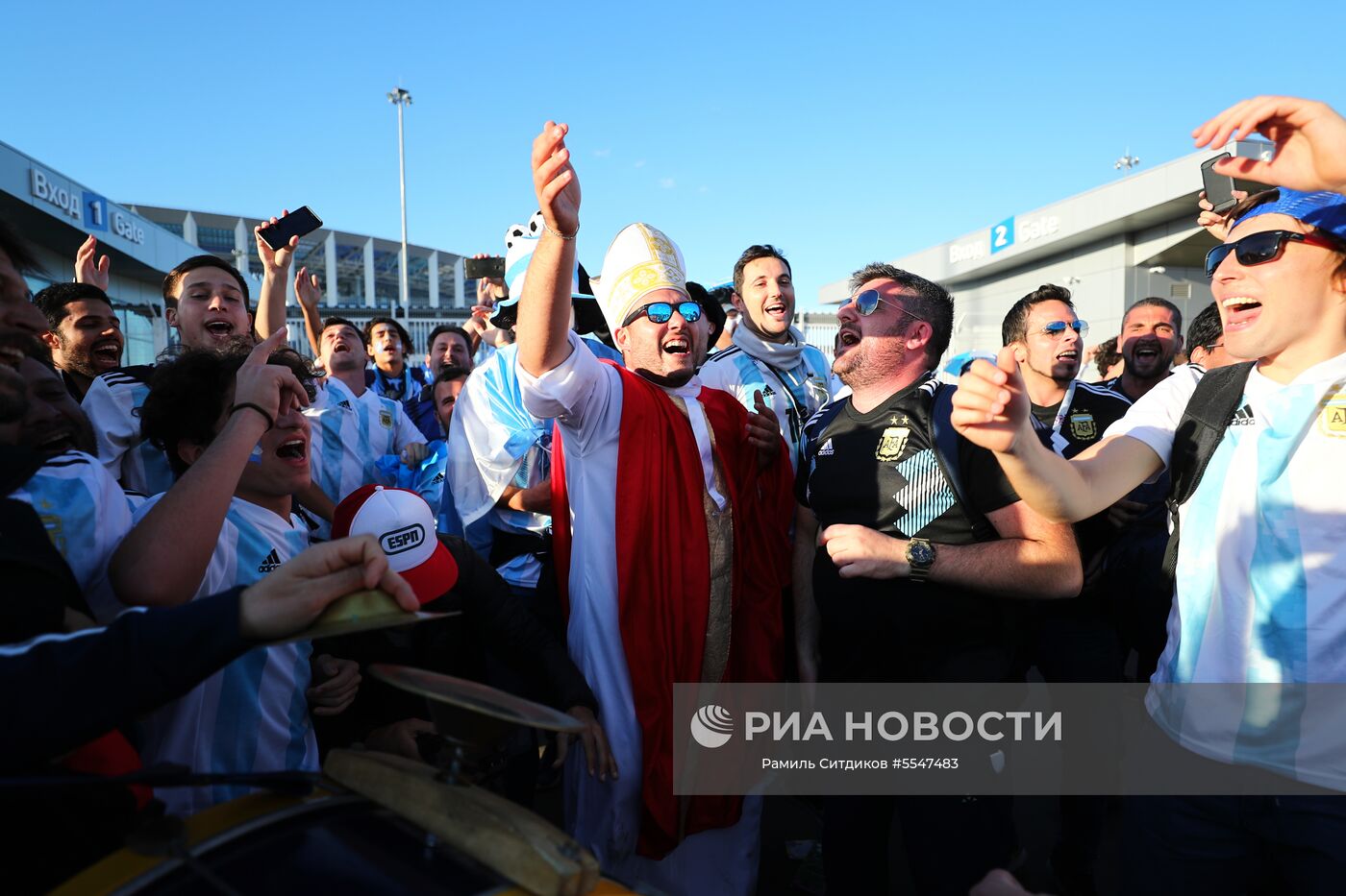 Болельщики перед матчем ЧМ-2018 по футболу между сборными Аргентины и Хорватии