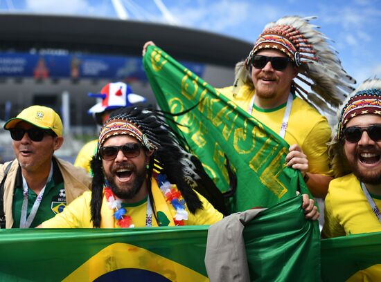 Болельщики перед матчем ЧМ-2018 по футболу между сборными Бразилии и Коста-Рики