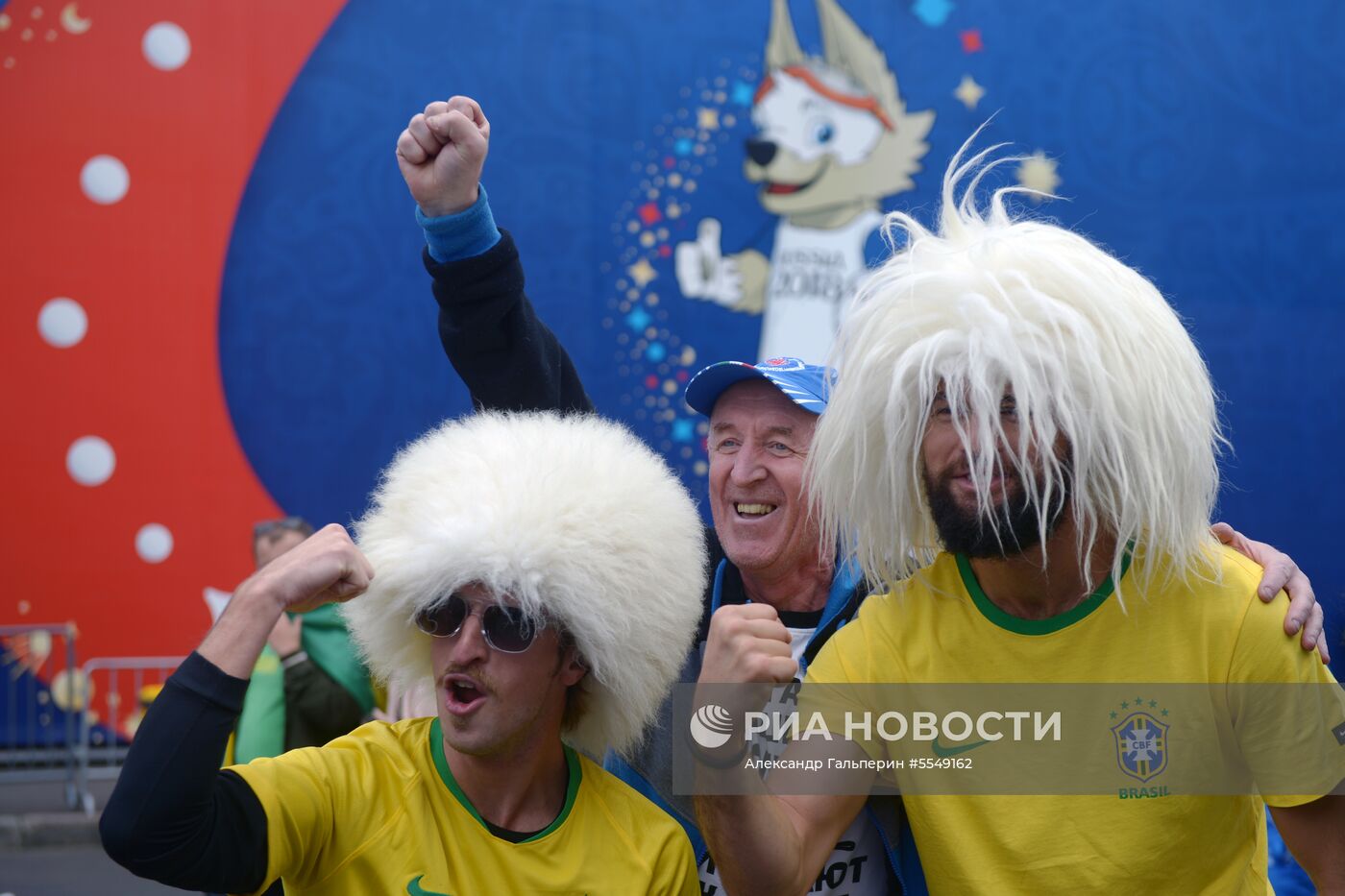 Болельщики перед матчем ЧМ-2018 по футболу между сборными Бразилии и Коста-Рики