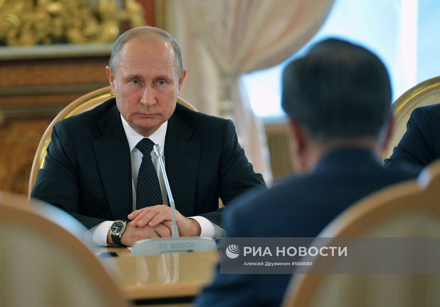 Президент РФ В. Путин встретился с президентом Республики Корея Мун Чжэ Ином