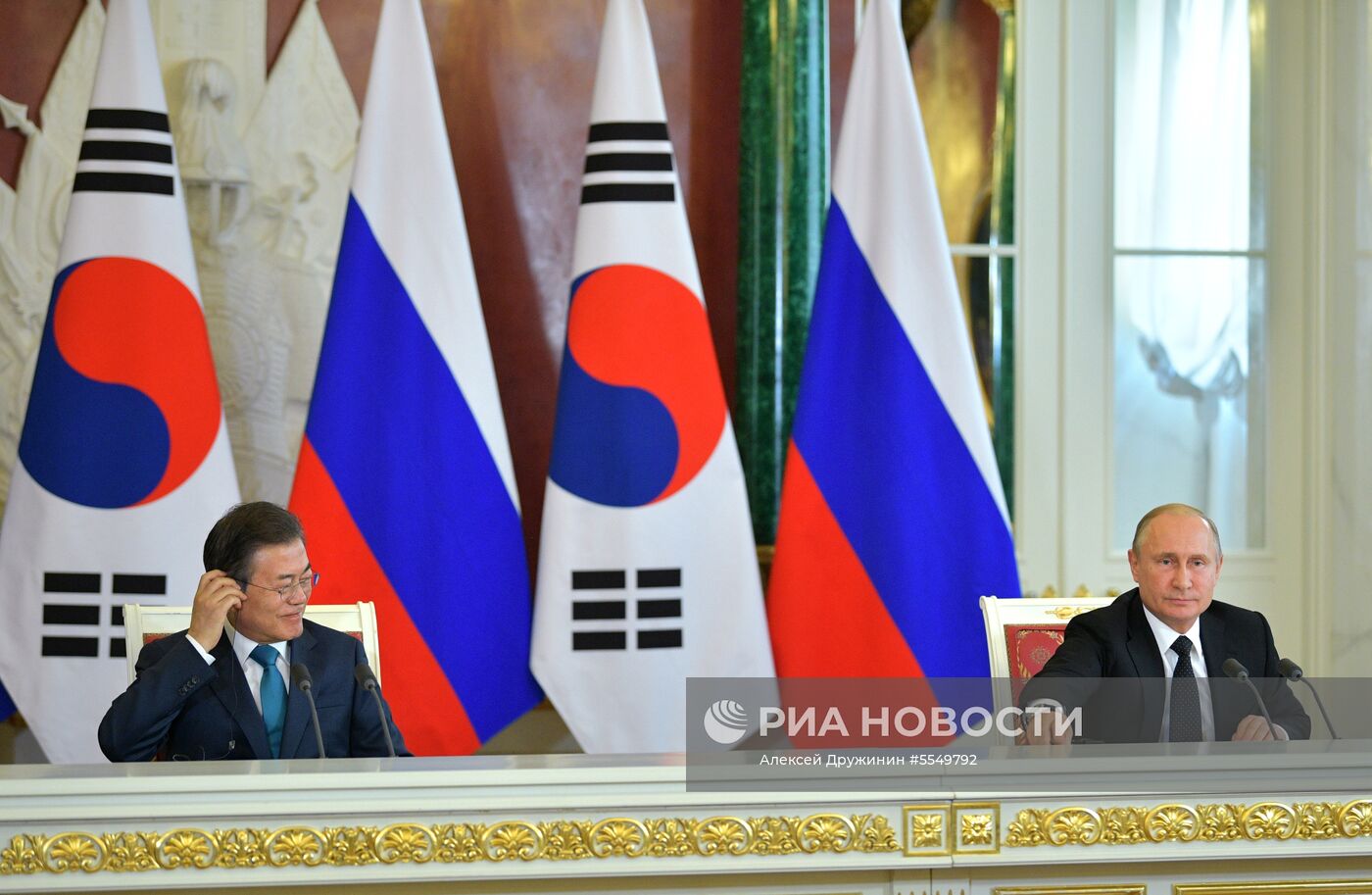 Президент РФ В. Путин встретился с президентом Республики Корея Мун Чжэ Ином