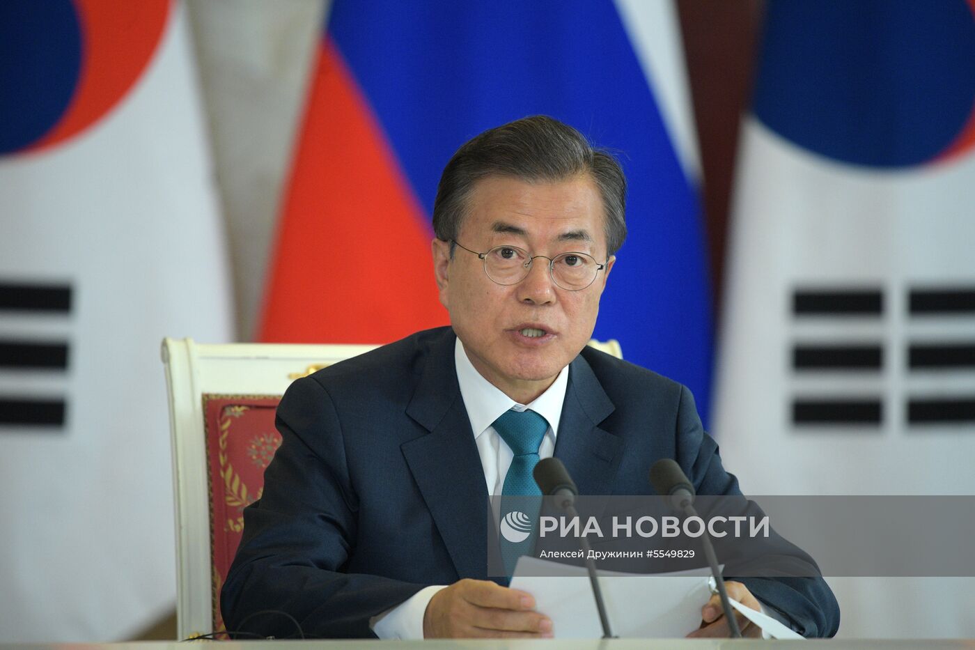 Президент РФ В. Путин встретился с президентом Республики Корея Мун Чжэ Ином