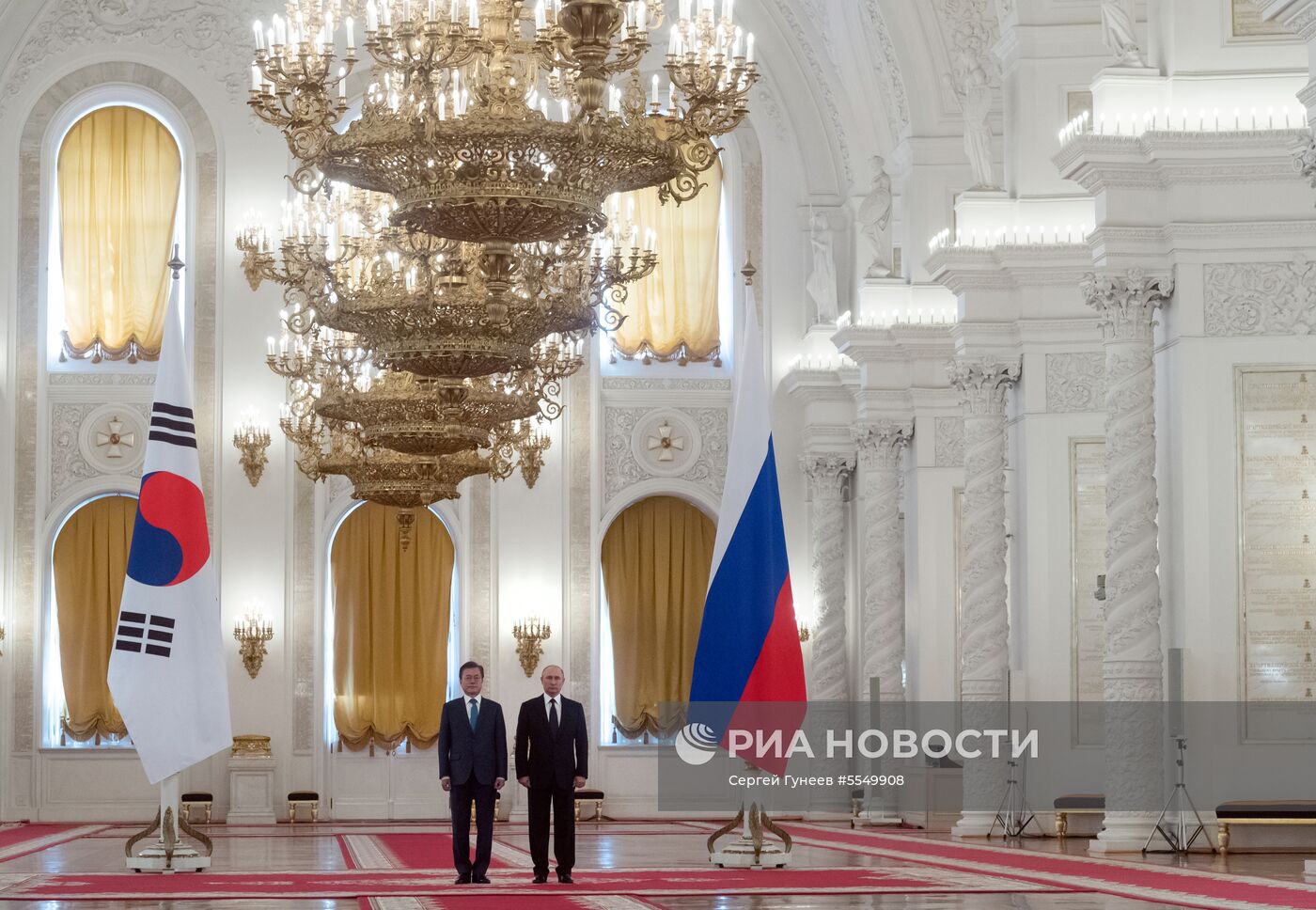 Президент РФ В. Путин встретился с президентом Республики Корея Мун Чжэ Ином