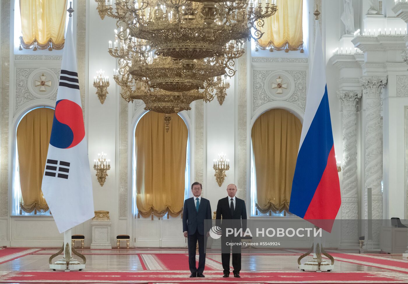 Президент РФ В. Путин встретился с президентом Республики Корея Мун Чжэ Ином