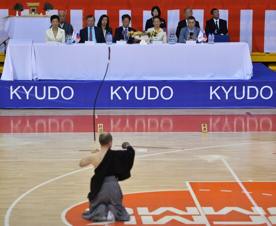 Принцесса Японии приняла участие в показательных выступлениях по кюдо