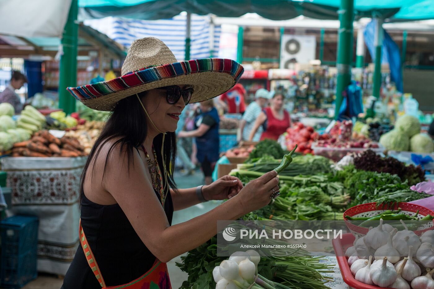 Болельщики ЧМ-2018 по футболу на Центральном рынке в Ростове-на-Дону