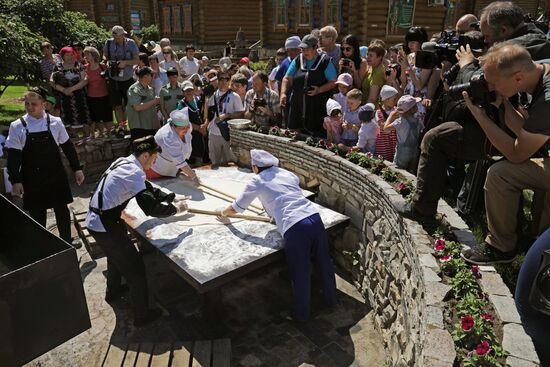 В Казани приготовили 6-килограммовый перемяч в честь ЧМ-2018
