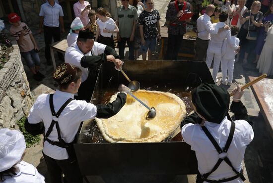 В Казани приготовили 6-килограммовый перемяч в честь ЧМ-2018