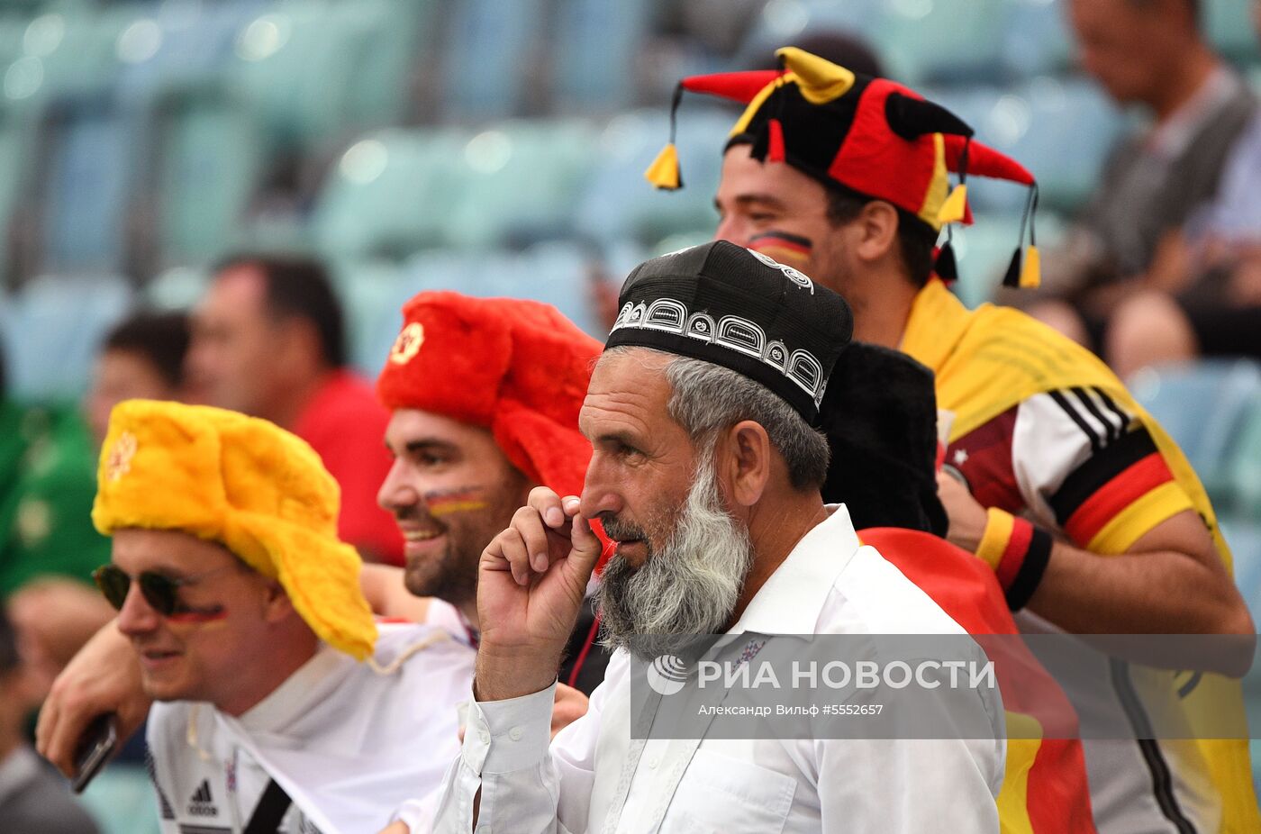 Болельщики перед матчем ЧМ-2018 по футболу между сборными Германии и Швеции