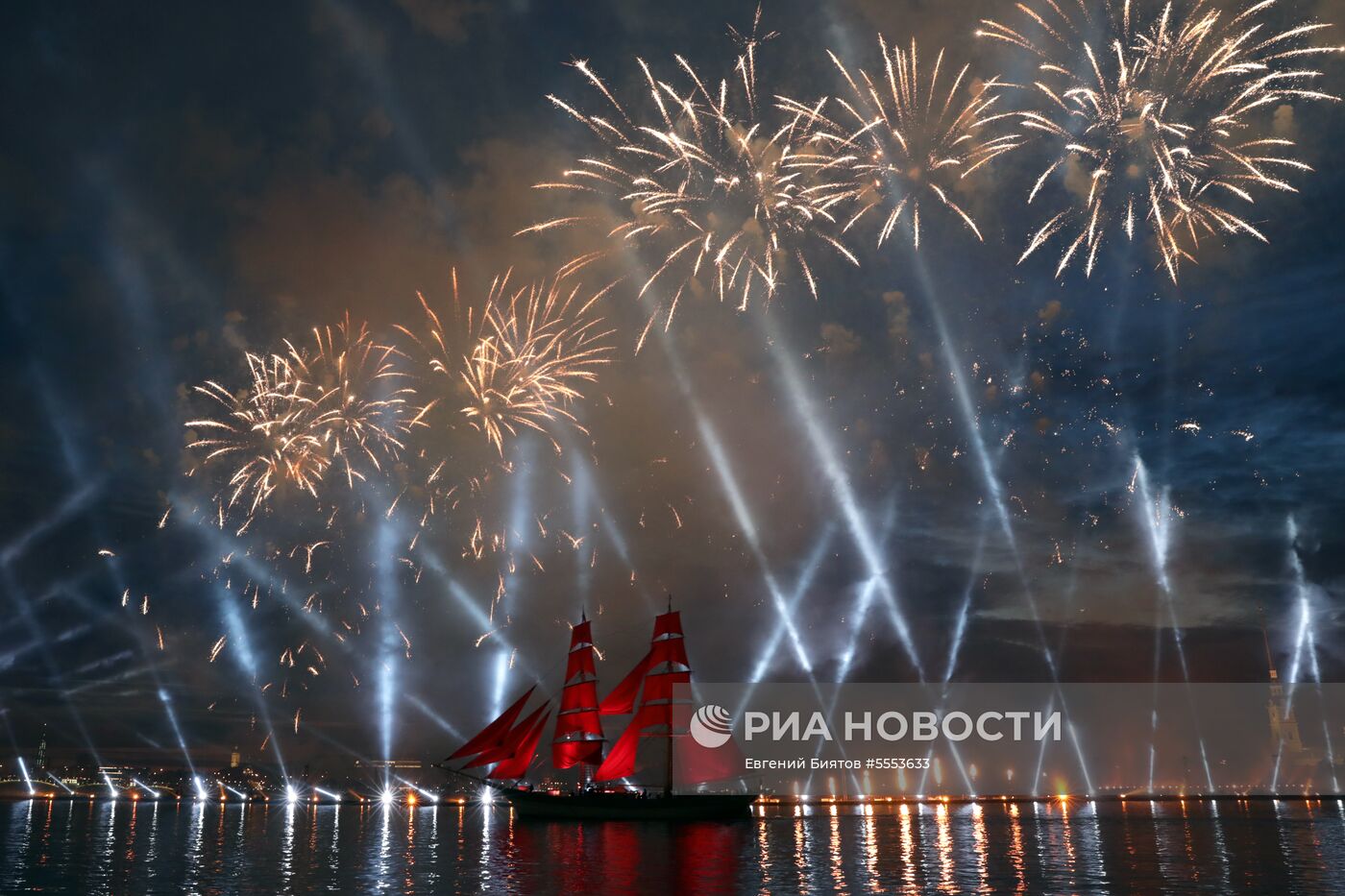 Праздник выпускников "Алые паруса" в Санкт-Петербурге
