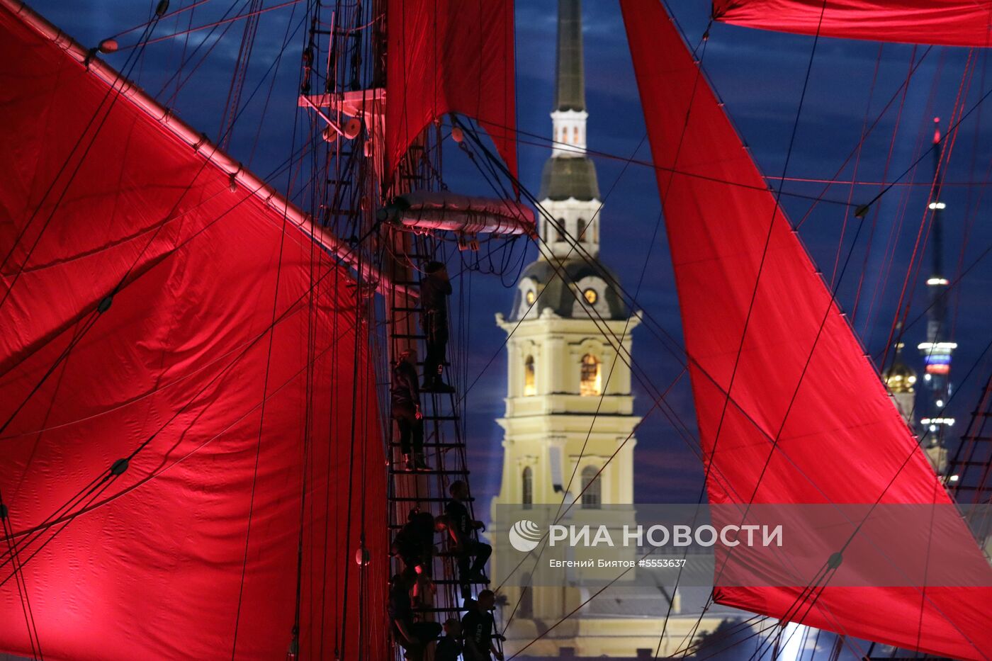 Праздник выпускников "Алые паруса" в Санкт-Петербурге