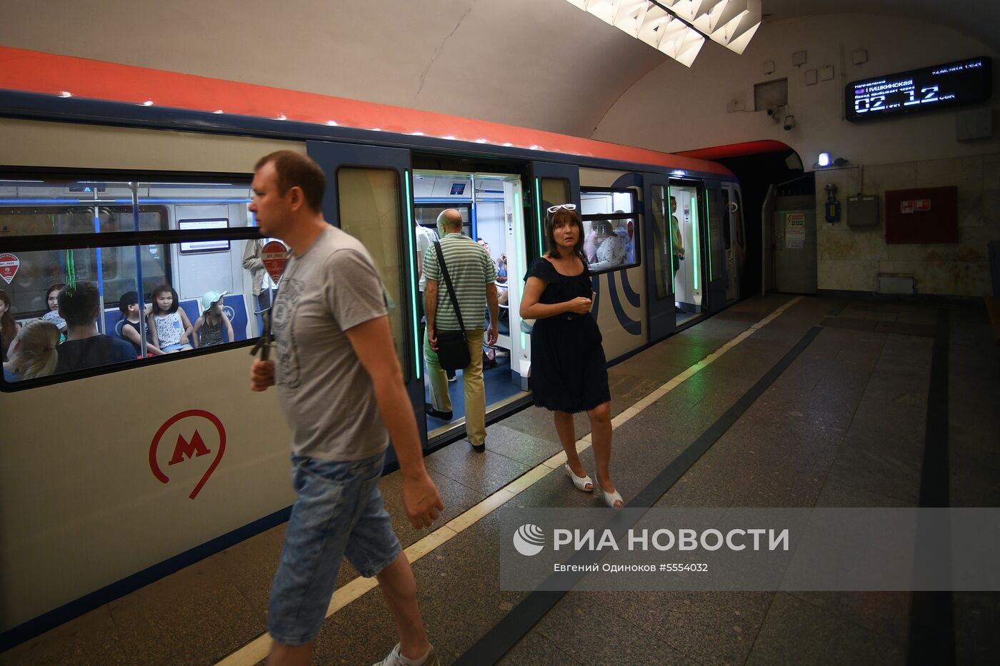 Табло обратного отсчета времени в московском метро