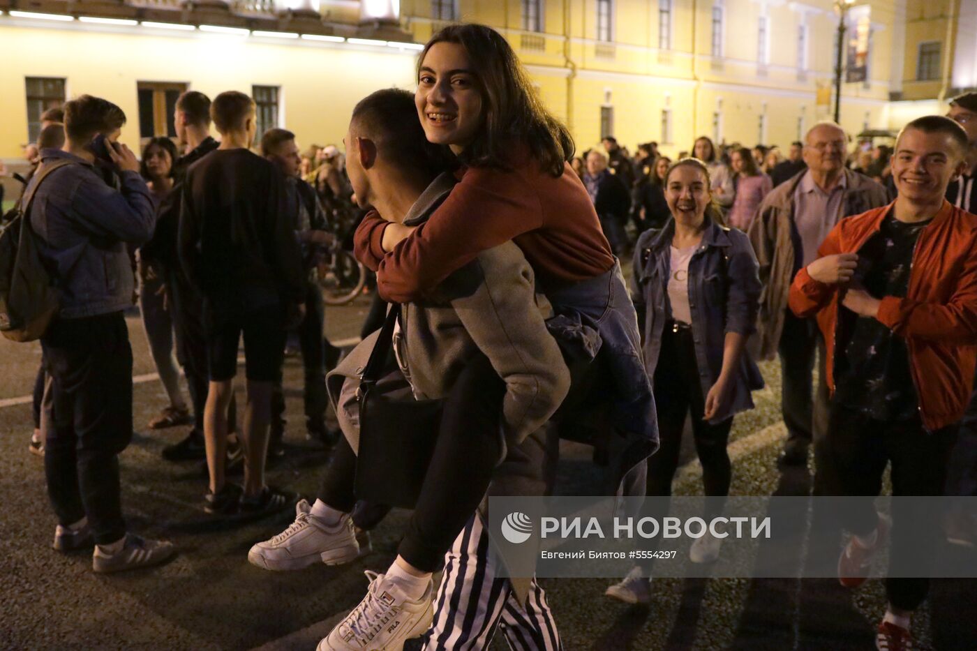 Праздник выпускников "Алые паруса" в Санкт-Петербурге