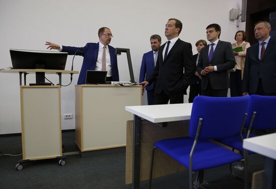 Рабочая поездка премьер-министра РФ Д. Медведева в Северо-Западный федеральный округ