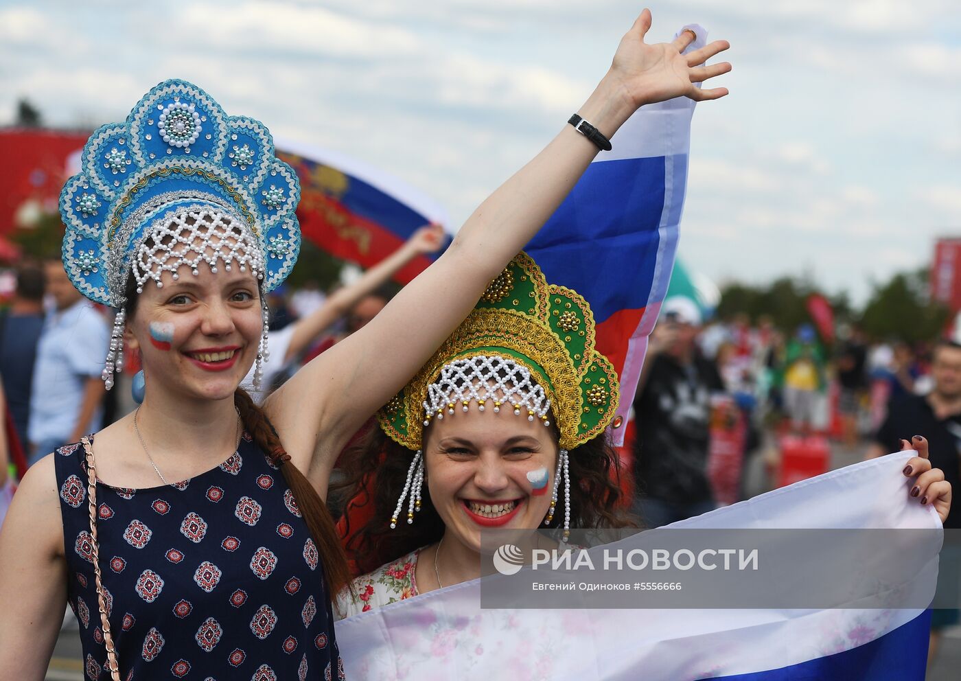 Болельщики перед матчем ЧМ-2018 по футболу между сборными Уругвая и России