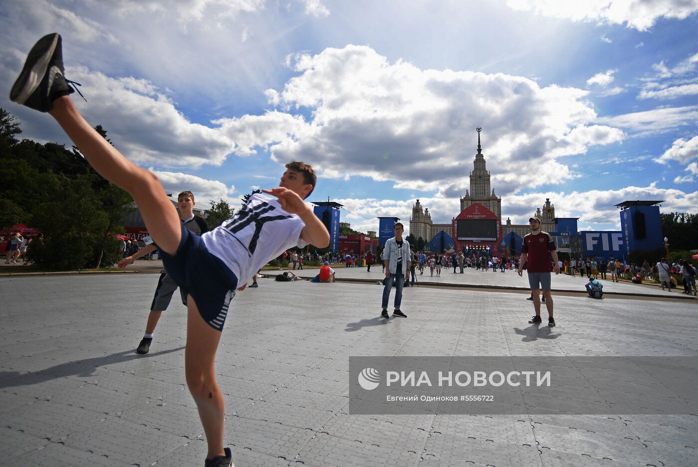 Просмотр матча ЧМ-2018 по футболу между сборными Уругвая и России