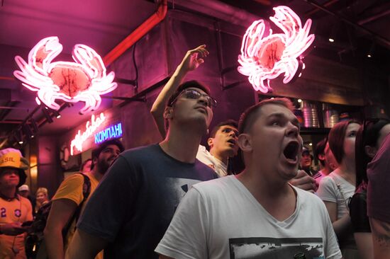 Просмотр матча ЧМ-2018 по футболу между сборными Уругвая и России