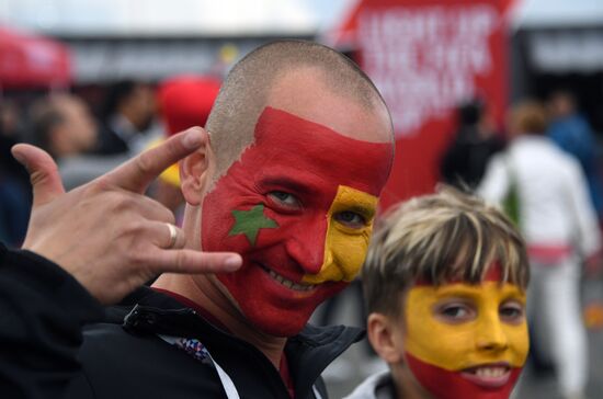 Болельщики перед матчем ЧМ-2018 по футболу между сборными Испании и Марокко