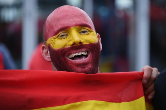 Болельщики перед матчем ЧМ-2018 по футболу между сборными Испании и Марокко