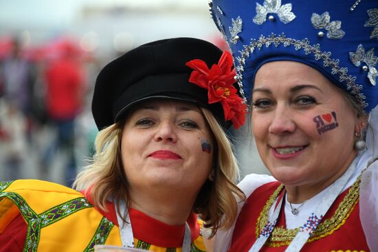 Болельщики перед матчем ЧМ-2018 по футболу между сборными Испании и Марокко