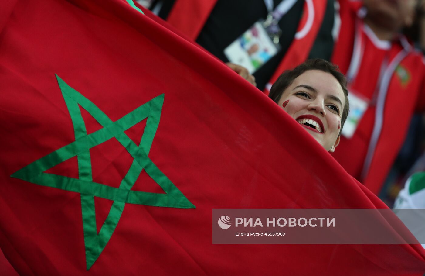 Болельщики перед матчем ЧМ-2018 по футболу между сборными Испании и Марокко