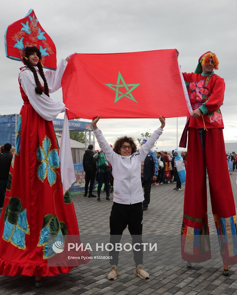 Болельщики перед матчем ЧМ-2018 по футболу между сборными Испании и Марокко