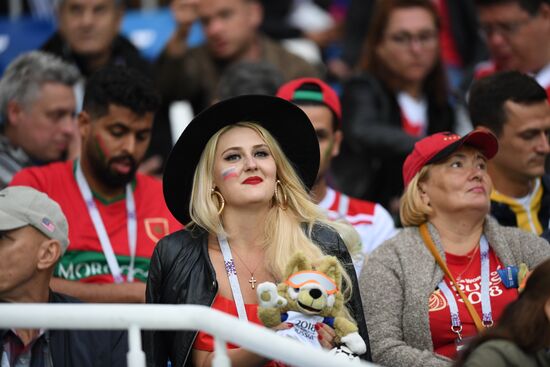 Болельщики перед матчем ЧМ-2018 по футболу между сборными Испании и Марокко