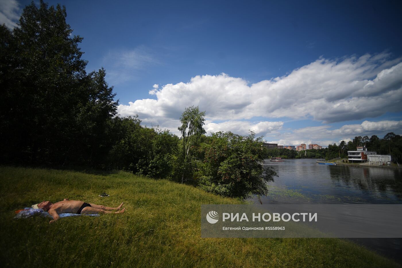 Парк Левобережный в Москве