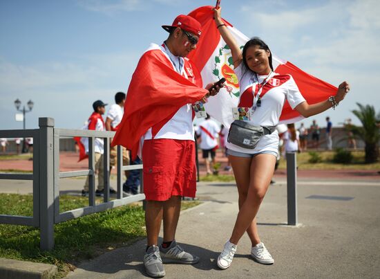 Болельщики перед матчем ЧМ-2018 по футболу между сборными Австралии и Перу